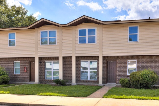 Primary Photo - 1121 Alice Dr