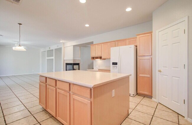 Building Photo - 2026 E County Down Dr