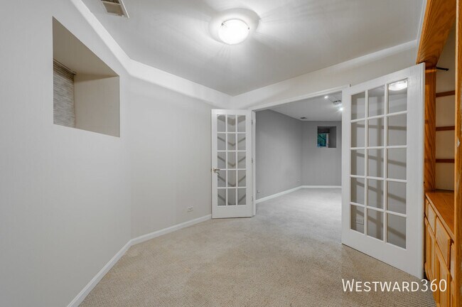 Building Photo - 1017 W Dakin St