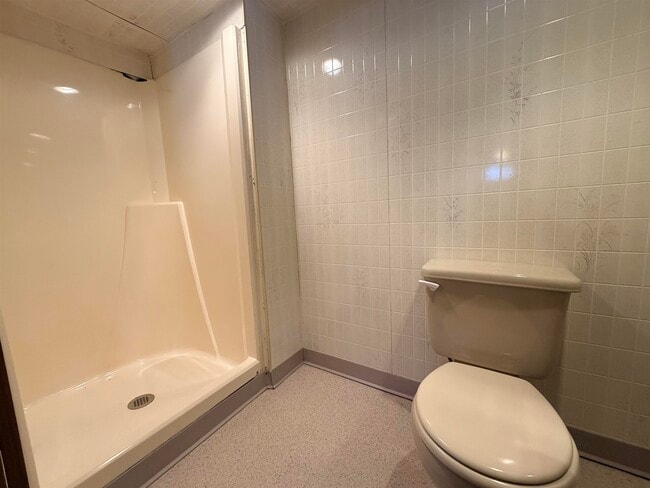 Building Photo - 98 Ledge Hill Rd