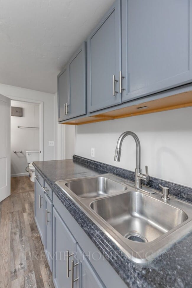 Building Photo - 3 Bed Home with Basement & Off-Street Parking – $1,395/mo