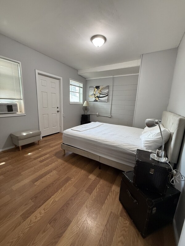 Building Photo - 5222 Lexington Ave