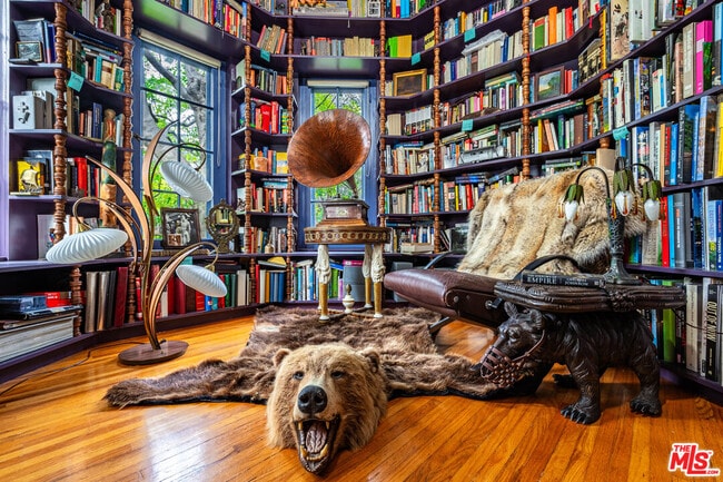 Building Photo - 8066 Woodland Ln