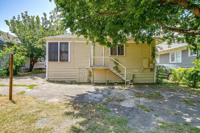 Building Photo - Large 4 Bed, 2 Bath in the heart of Histor...