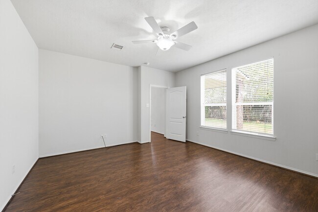 Building Photo - 2117 Rushing Spring Dr