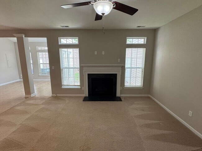 Building Photo - 152 N Arcadian Way
