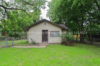Building Photo - 2 Bed | 1 Bath | Large Backyard | $200 Move-in Special