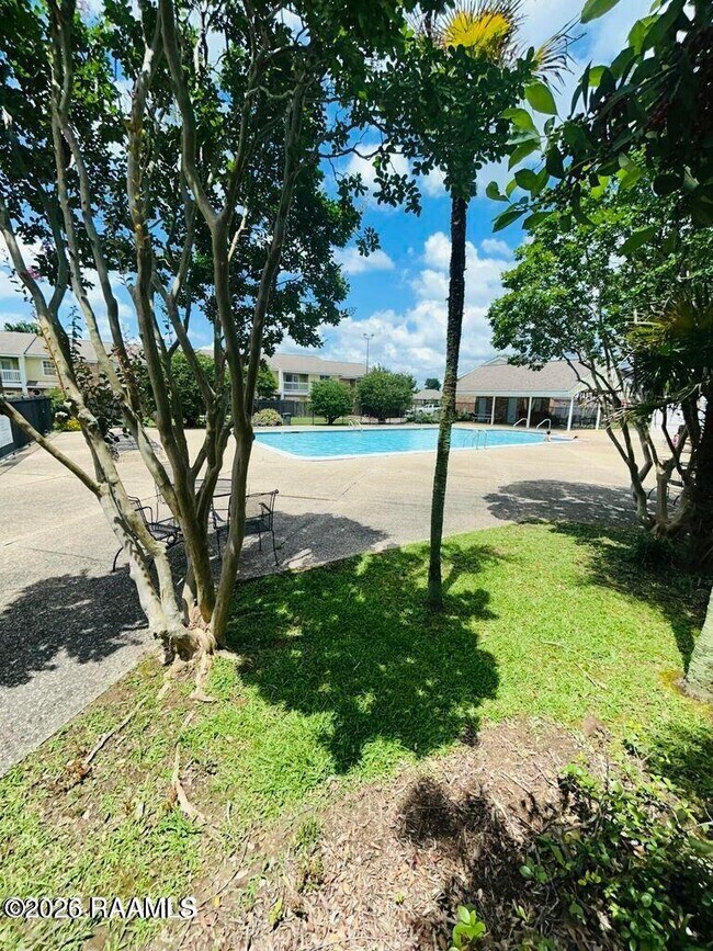 Building Photo - 200 Lodge Dr