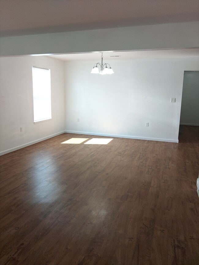 Building Photo - 515 Cherry St