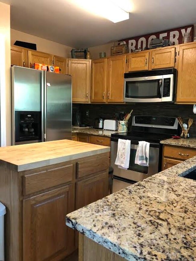 Building Photo - 4 Bd, 2 Ba, Home, Quiet Neighborhood, Great Floorplan, Mature Landscaping!