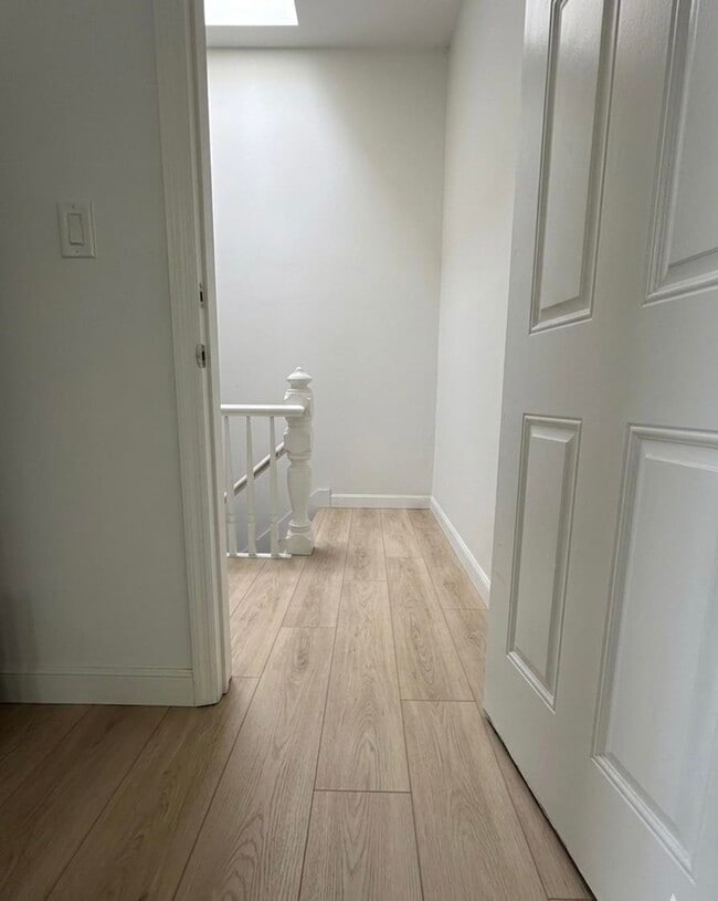 Building Photo - 132 Bayview Ave