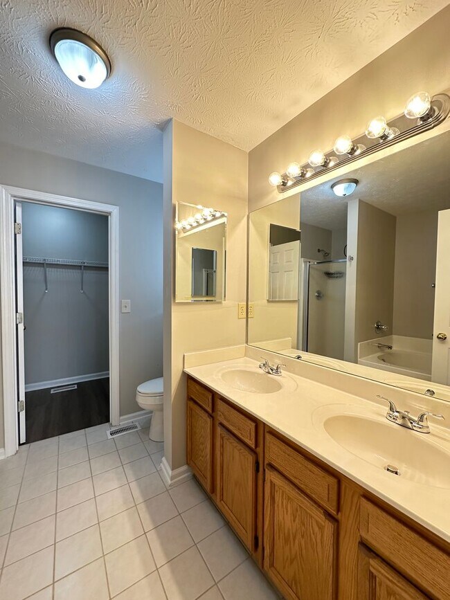 Building Photo - Beautiful 3 BR, 2.5 Bath House in Georgetown! Open Layout, Fenced Backyard, Attached Garage