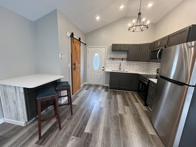 Building Photo - 8010 Sunset Heights Dr