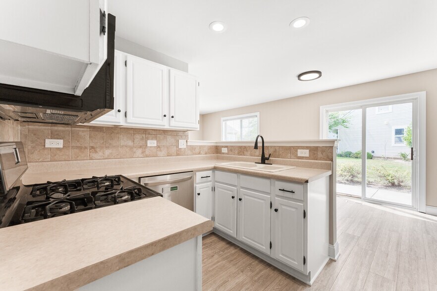 Building Photo - 684 Fieldcrest Dr