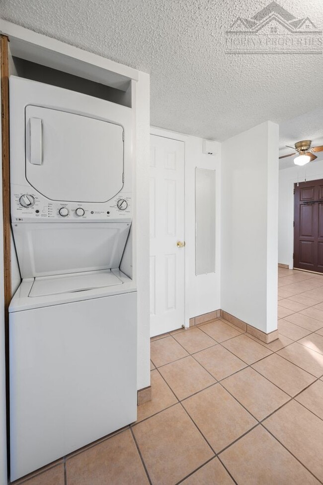 Building Photo - Santa Fe Charm on Camino Capitan