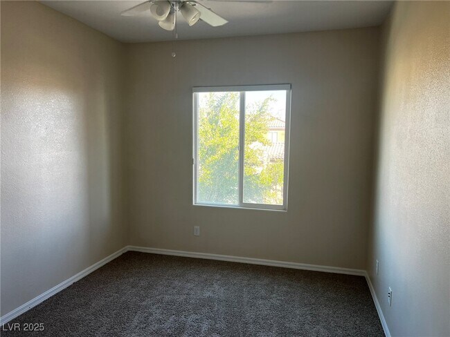 Building Photo - 3417 W Birdwatcher Ave