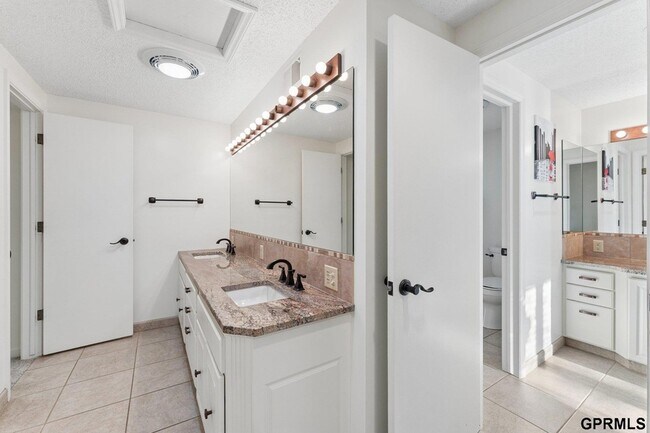 Building Photo - 9723 Fieldcrest Dr