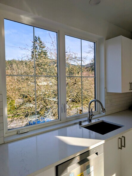 Building Photo - 35 2nd Ave SE