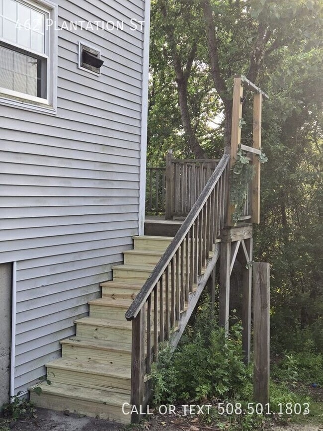 Building Photo - 462 Plantation St