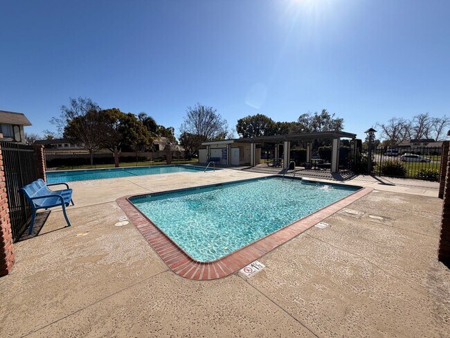 Building Photo - 3 Bed, 2 Bath Tanglewood For Rent- Single Story w/ Garage and AC!