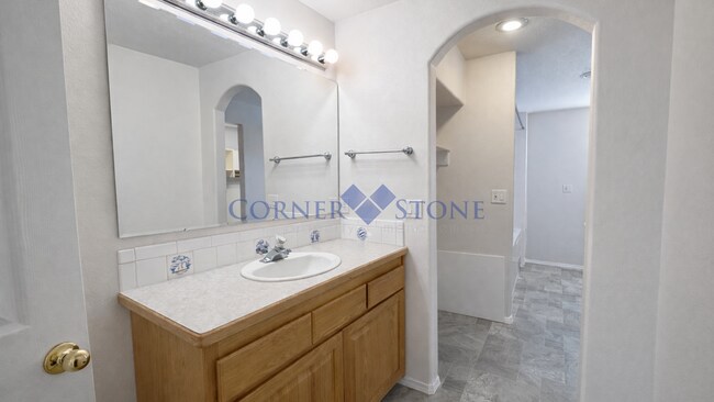 Building Photo - Bright, Open Home in Meridian!