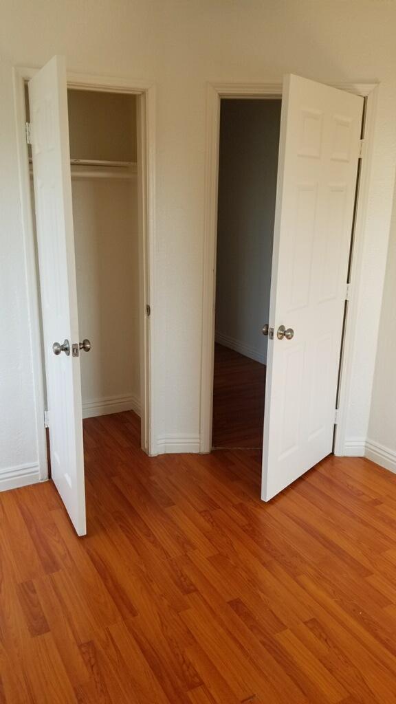 Building Photo - 10616 S Central Ave