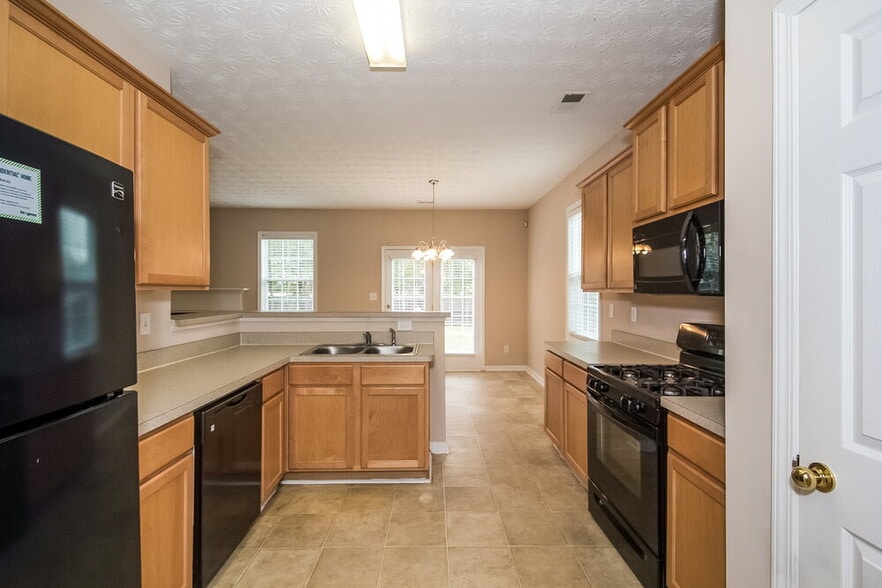Building Photo - 1000 Maple Leaf Dr