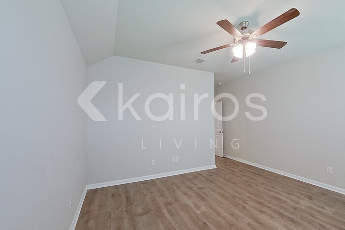 Building Photo - 402 Mango Dr