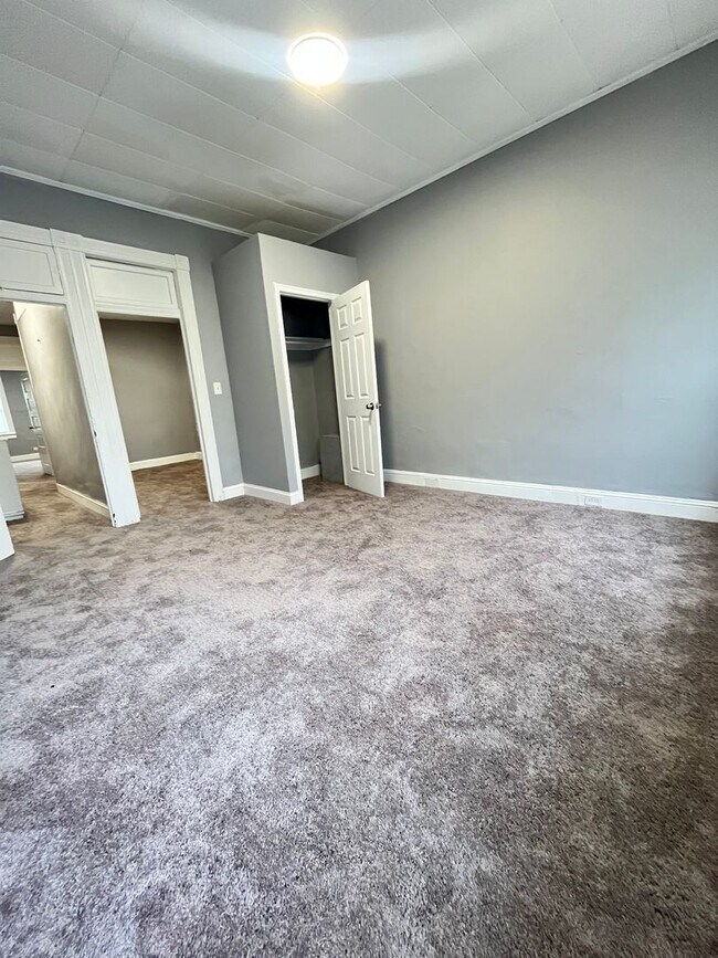 Building Photo - Beautiful 3 Bedroom 1 Bathroom East Baltimore Town Home