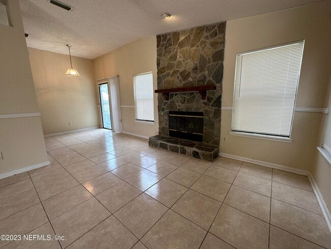 Building Photo - 1127 Cove Landing Dr