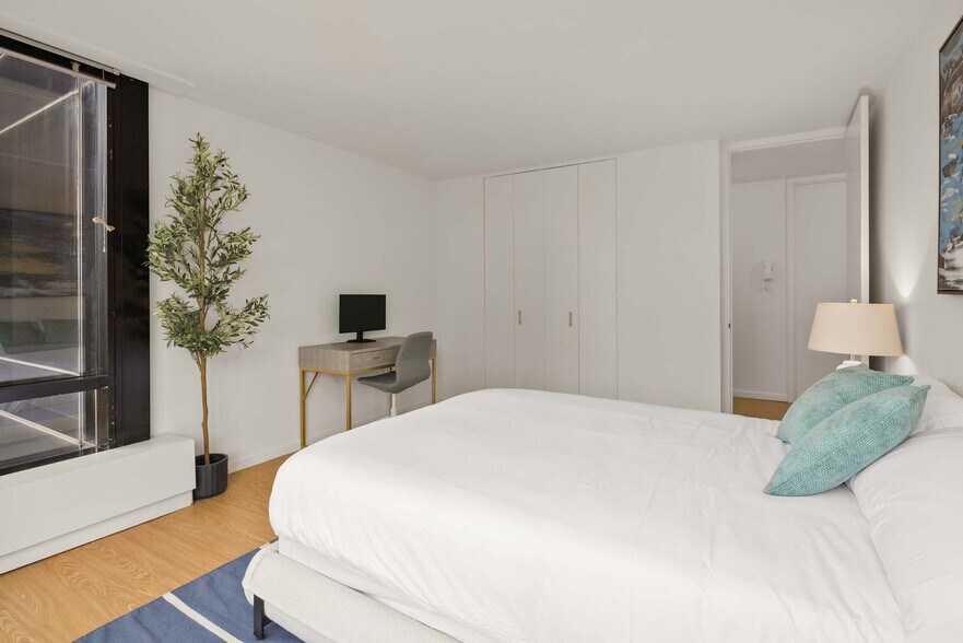 Building Photo - 525 E 72nd St