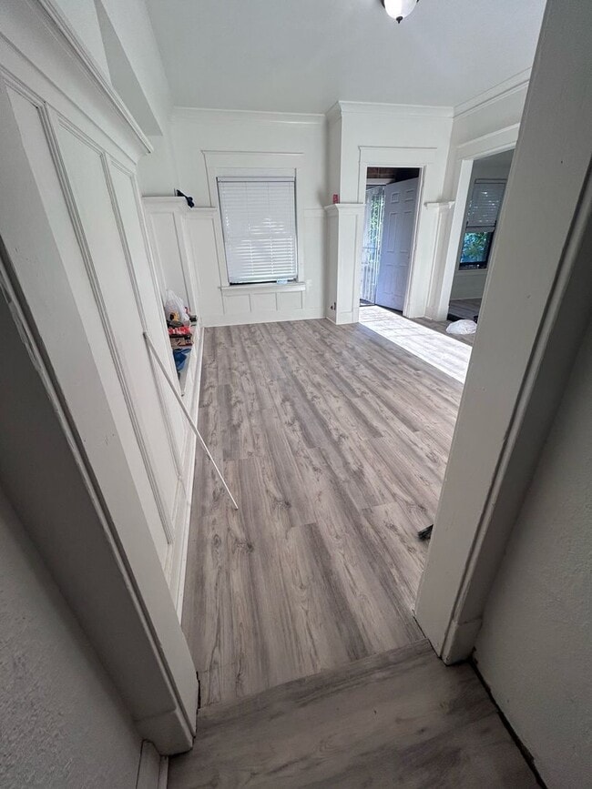 Building Photo - Remodeled 5 Bedroom 1 Bath Single Family Home