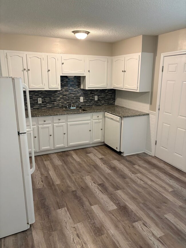 Building Photo - Large 3 bedroom house available