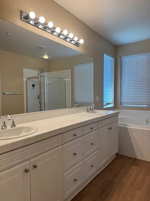 Building Photo - 375 Deodar St