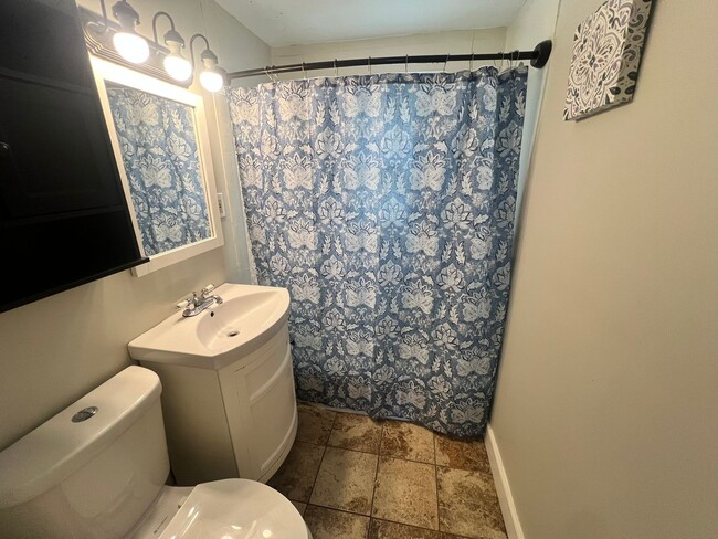 Building Photo - Single Family Ranch for Rent In Sixteen Ac...