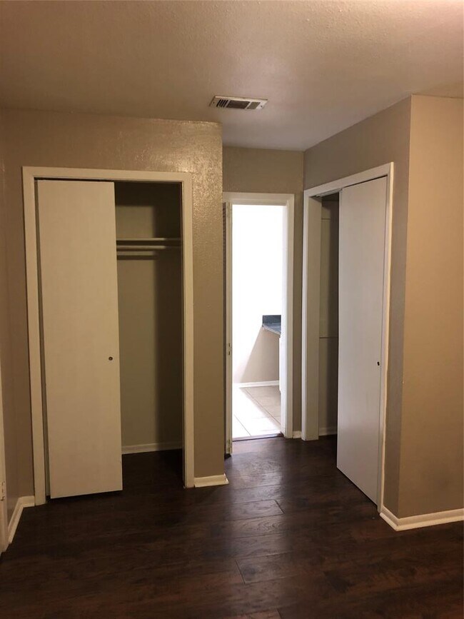 Building Photo - 1624 Aquarena Springs Dr