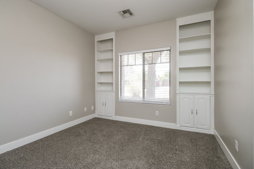 Building Photo - 21264 E Twin Acres Dr