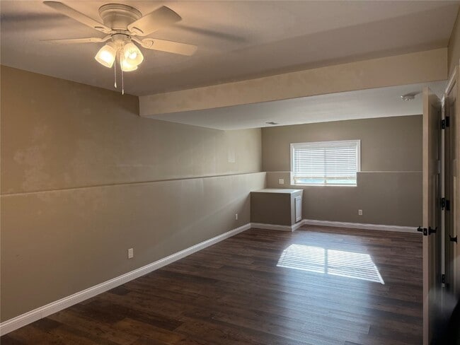 Building Photo - 1118 Baseball Dr