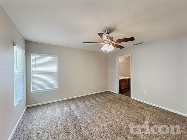 Building Photo - 8048 Meadow Walk Ln