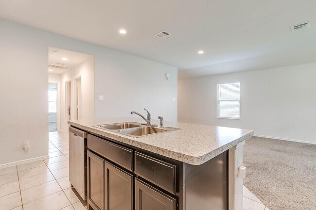 Building Photo - Nice 3 Bed, 2 Bath House in Creekside Esta...