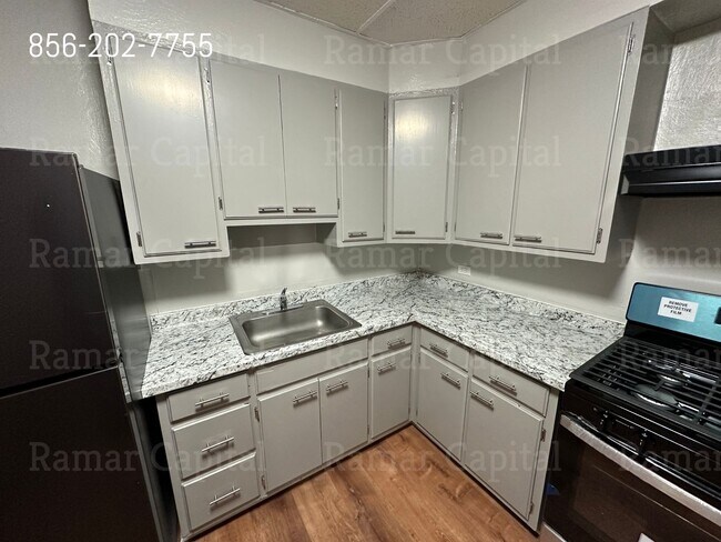 Building Photo - 912 Mt Ephraim Ave