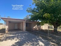 Building Photo - Super Cute 3/2 with Fridgerated AC