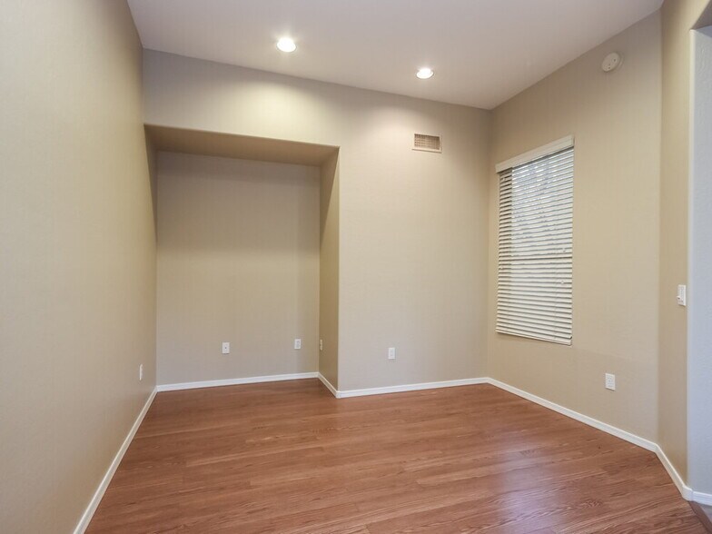 Building Photo - 1714 S Colonial Dr