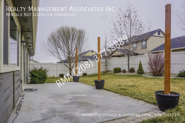 Building Photo - 4614 N Willowside Ave
