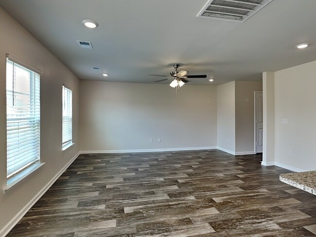 Building Photo - Coming Soon!! Burnside Farms near USC, Dow...