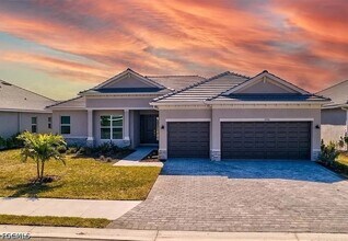 Building Photo - 7796 Lakes Edge Ln