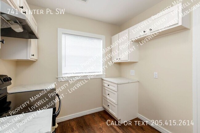 Building Photo - 741 Center Pl SW