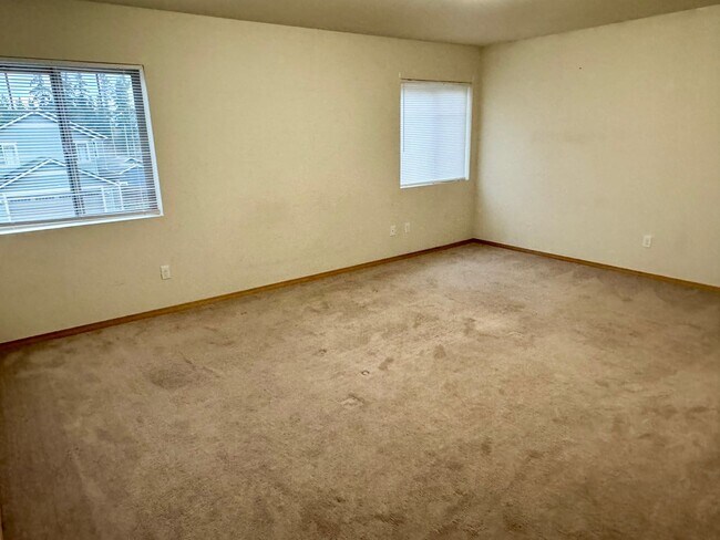 Building Photo - Newer Home in Summerset