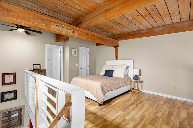 Building Photo - 25 Grand St