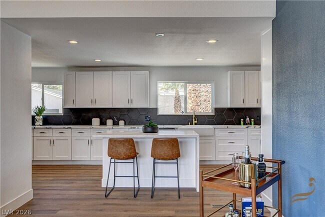 Building Photo - 2685 S Tenaya Way